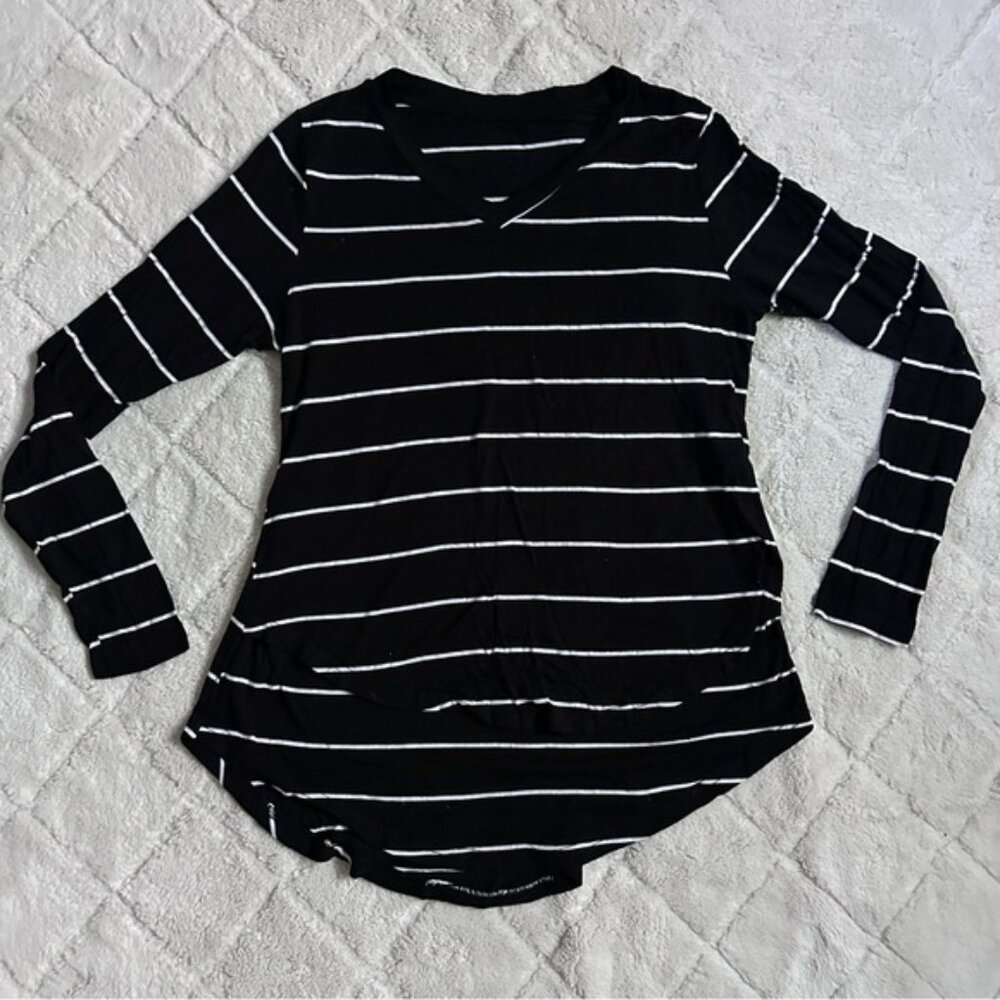 Latched Mama | Black Long Sleeve Striped V-Neck Nursing Shirt | Size Small